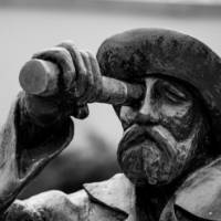 Louie the Laker statue.